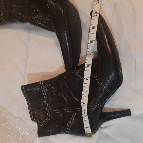 Tod’s Black with White Stitch Accent Ankle Boots - Picture 7 of 7